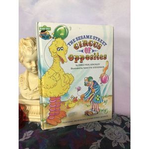 1981 Sesame Street Book Jim Henson’s Muppets “Circus Of Opposites”